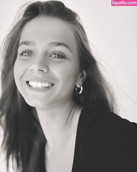 足 マンコ オンリーファンズ ホットポルノ 画像