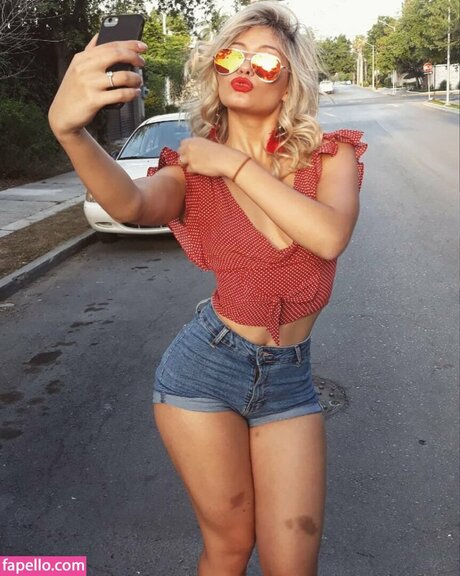 巨乳タトゥーオンリーファンズ セクシーヌード 画像