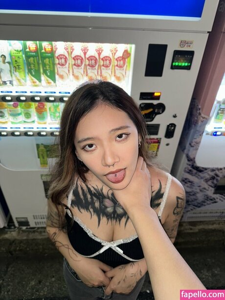 カムフィートオンリーファンズ セクシー 画像