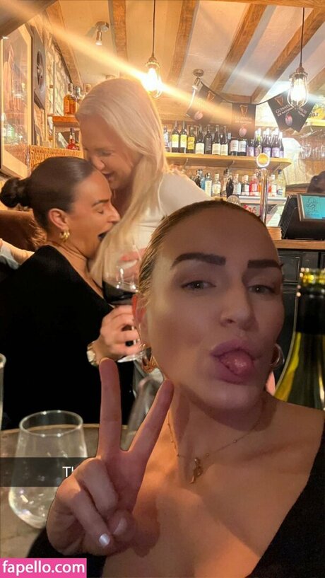 pollyanna isabella ホットなポルノスター 画像