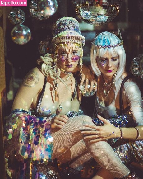 ブロンドのお尻オンリーファンズ ヌード 画像