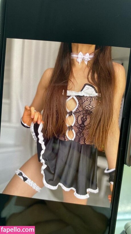 ティックトックスター オンリーファンズ アートポルノ 写真