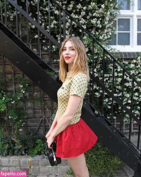 Hermione Corfield 素敵なスター 写真