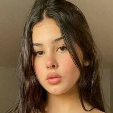 Luciiia 裸のポルノスター ギャラリー