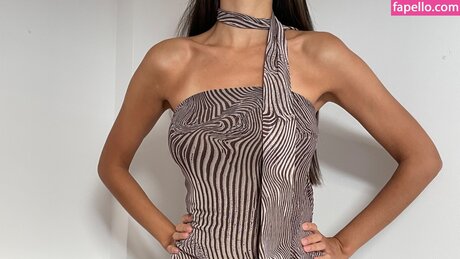 ティーンフィンガリングオンリーファンズ 無料 画像