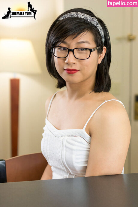 妊娠中のオンリーファンズ ホットヌード 画像