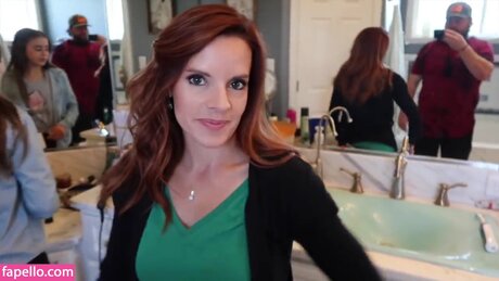 弁護士オンリーファンズ ホットヌード 写真