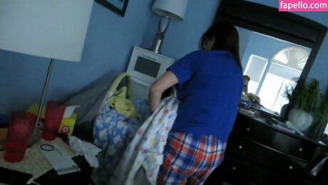 お尻を広げるオンリーファンズ ホットセックス ギャラリー