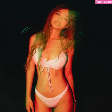 stiwaberi 裸の女優 ギャラリー