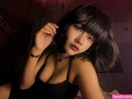 Atiqaaarn エロティックモデル 写真