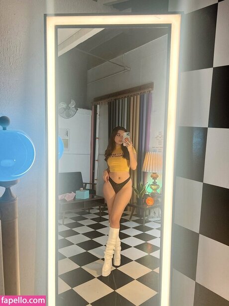 小柄な足オンリーファンズ 無料ポルノ 画像