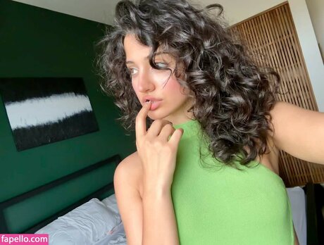 アラブの女の子オンリーファンズ ポルノ 写真