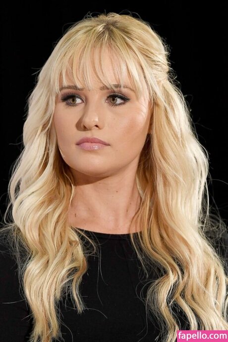 tomilahren エロティックなポルノスター 写真