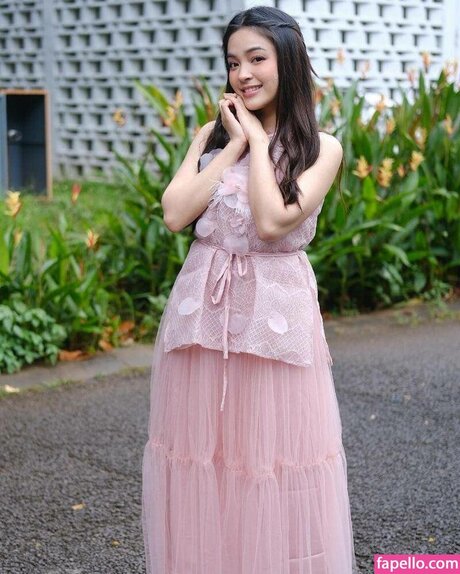 eca aura ポルノスター ヌード 写真