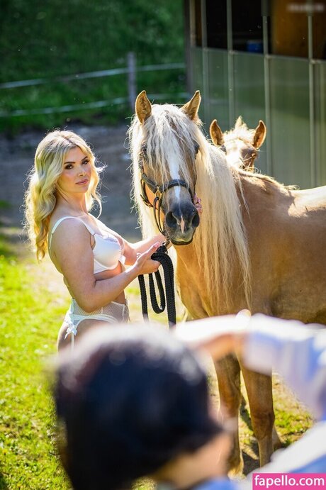 Carolin Gross セックスポルノスター 写真