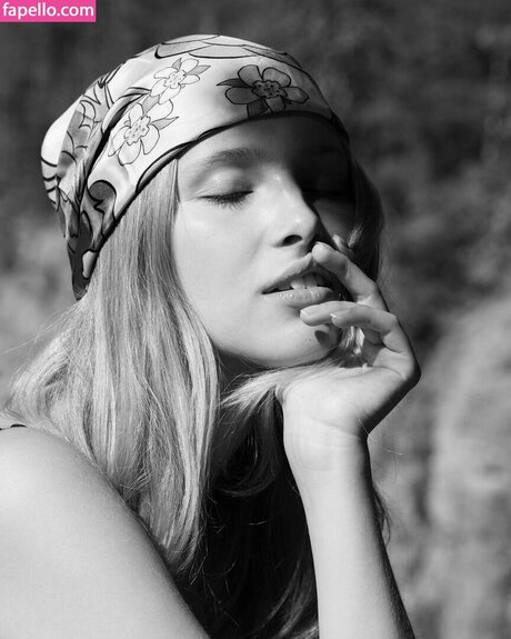 ぽっちゃりラテン系オンリーファンズ セクシーヌード 写真