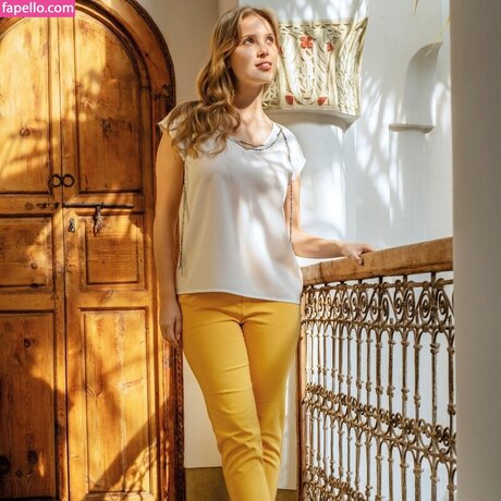 Laura Oganessian エロティックなポルノスター アーカイブ