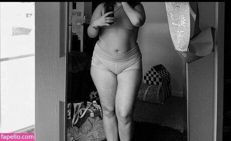 Weezy Weezyouttaherea アート女優 ギャラリー