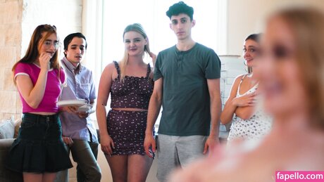 アジアン潮吹き オンリーファンズ ポルノ 画像