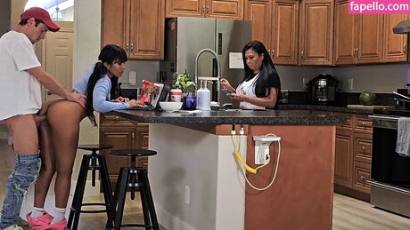 後背位オンリーファンズ アダルト無料 写真