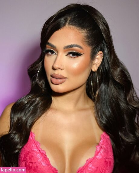 Mirely Gomes ポルノモデル 写真