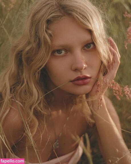 Nika Khromova 完璧なモデル 写真