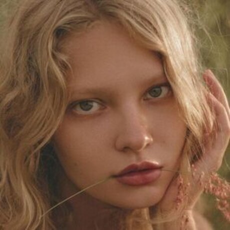 Nika Khromova 裸のモデル 写真