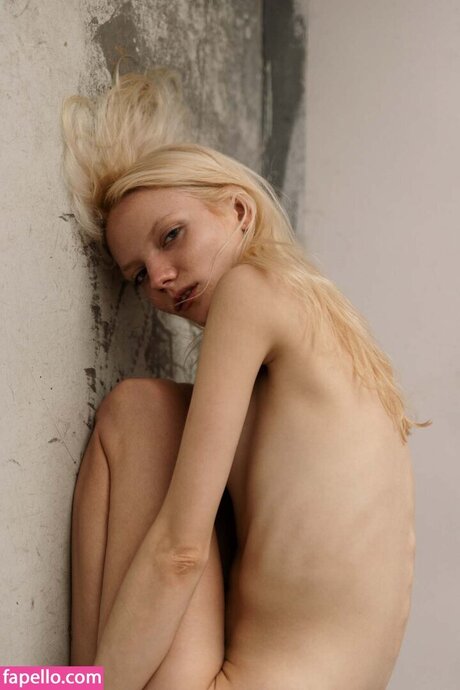 Karina Vasilishin エロティックなモデル 画像