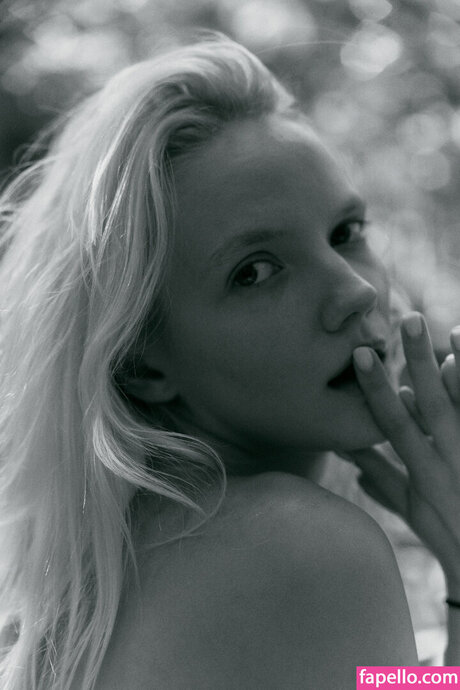 Karina Vasilishin 裸のポルノスター 写真