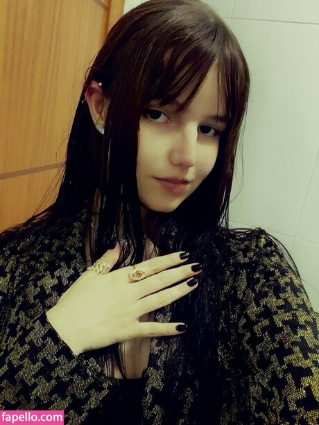 nameluaa セクシーモデル 画像