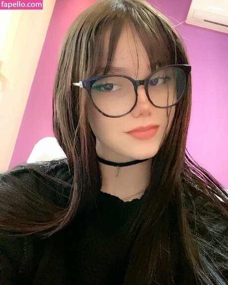 nameluaa かわいいポルノスター 写真