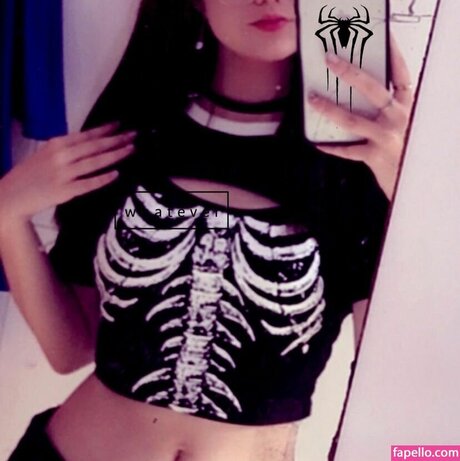 nameluaa ポルノモデル 写真