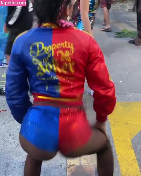 小柄な足オンリーファンズ ポルノ 画像