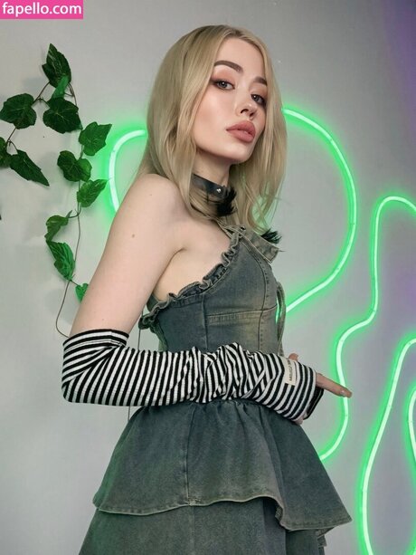 金髪の筋肉オンリーファンズ 無料 写真