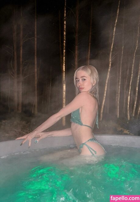 ショートティーンオンリーファンズ トップ 写真