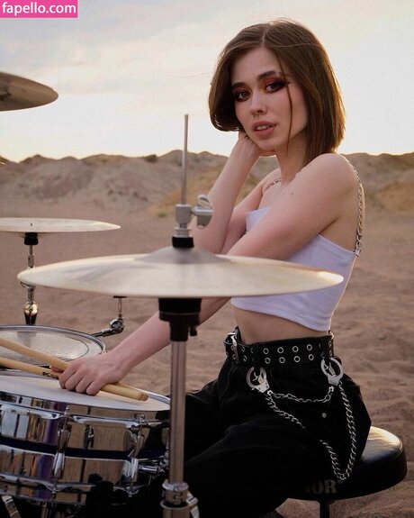 心理学者オンリーファンズ アートヌード 写真