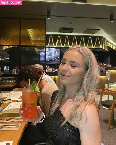 ブロンドのお尻オンリーファンズ ベスト 写真