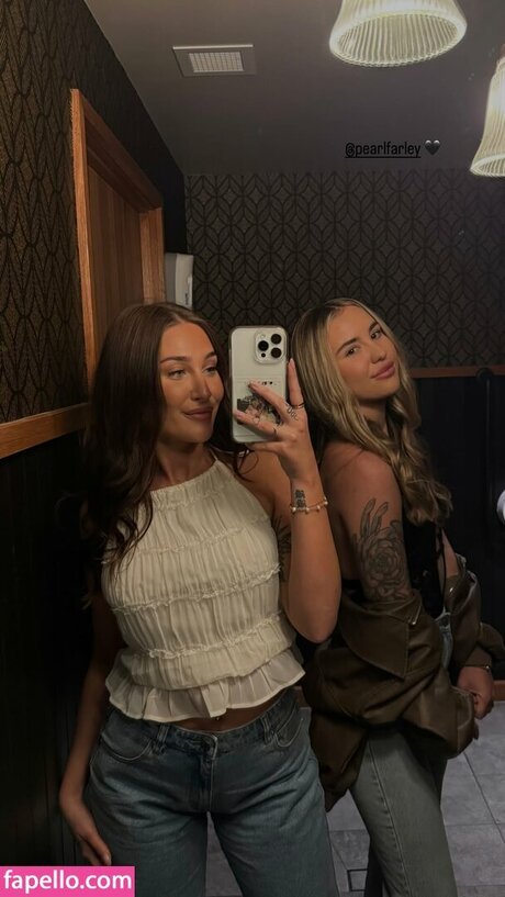 大きなお尻の黒人オンリーファンズ ポルノ 写真