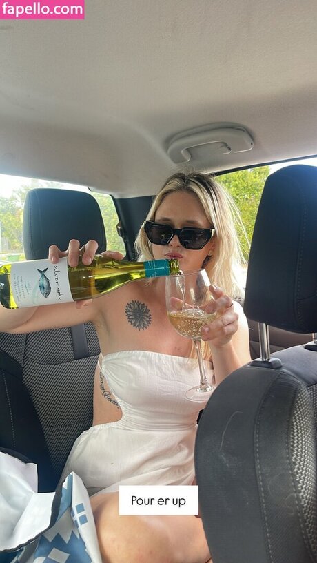 ヌード妻オンリーファンズ ホット裸 ギャラリー