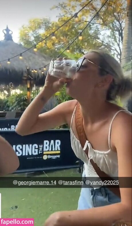 ティーンランジェリーオンリーファンズ えろた 写真