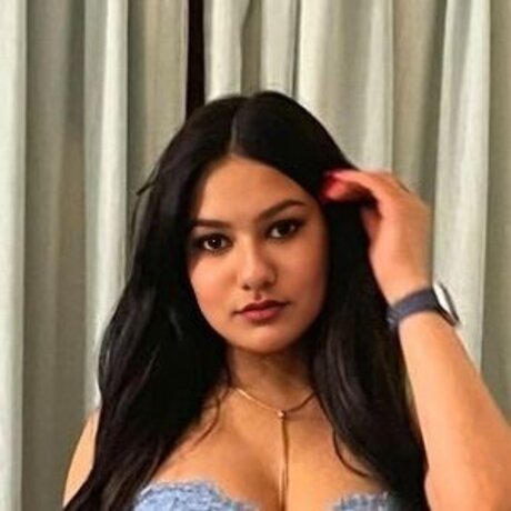 Khushi Tomar 素敵な女優 写真