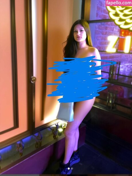 Khushi Tomar ホットなポルノスター 写真