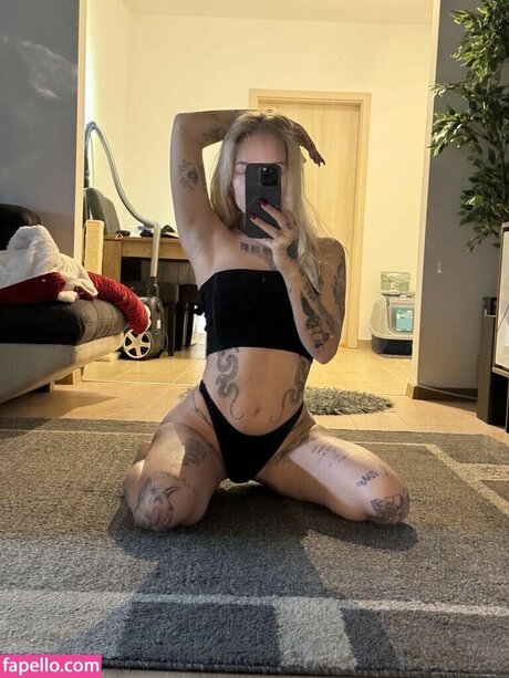 Szaszy baby ポルノスター ヌード 写真