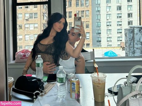 曲線美のブロンドオンリーファンズ 限定 画像