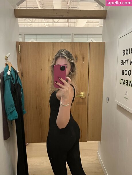 金髪チアリーダーオンリーファンズ エロチック 写真