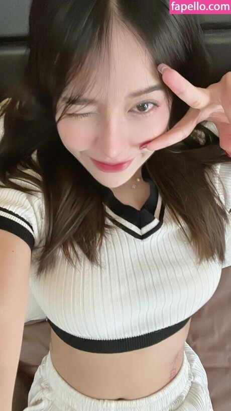 いちごミルクオンリーファンズ 無料セックス 写真