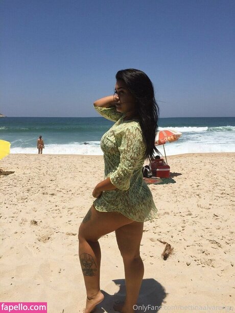 Bettina Alvarenga ホットモデル 画像