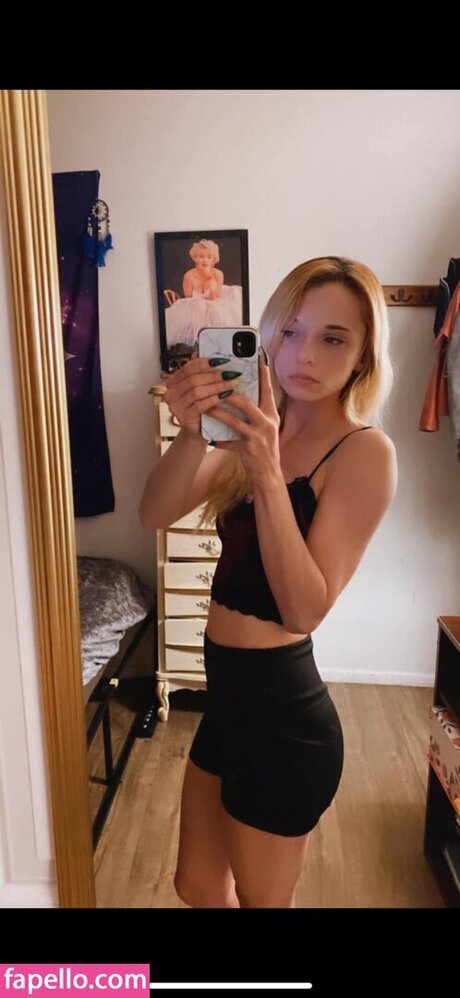 Kelly Lyn 独占スター ギャラリー