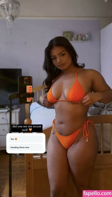 曲線美のランジェリーオンリーファンズ セクシー 画像