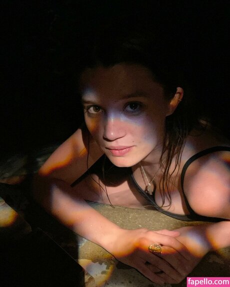 貞操帯オンリーファンズ 美しい裸 画像